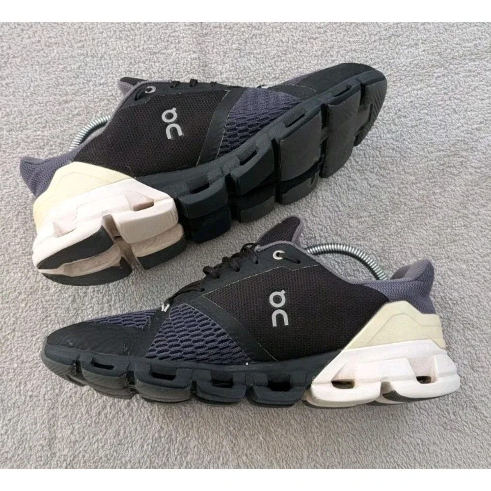On Cloudflyer 4 Black White Athletic Running Walking Shoes Sneakers Men Size 9.5